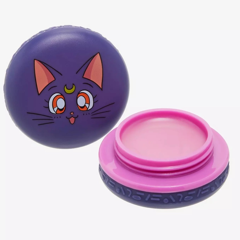 * New Creme shop pretty guardian Sailor Moon Moisture Remedy macaron Lip Balm